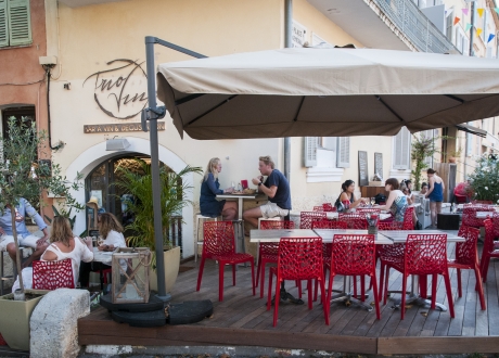 Bar-restaurant Trio Di Vino